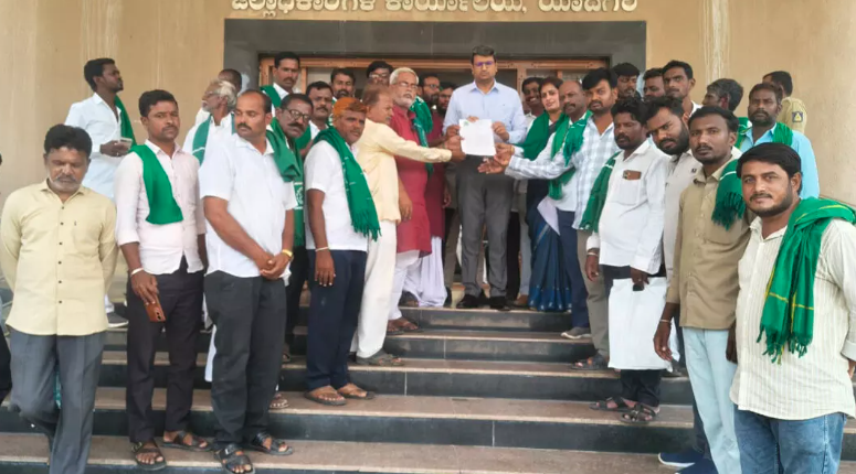 Farmers protest in Yadgir demanding loan waiver 