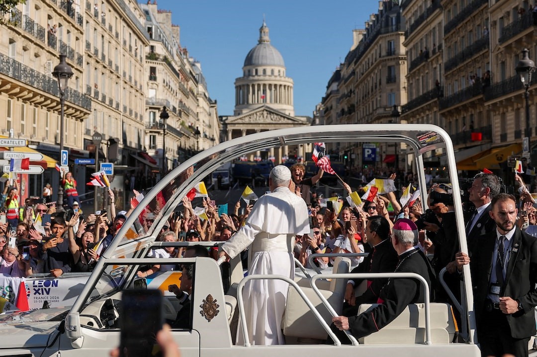 Pope Leo draws massive Paris crowd