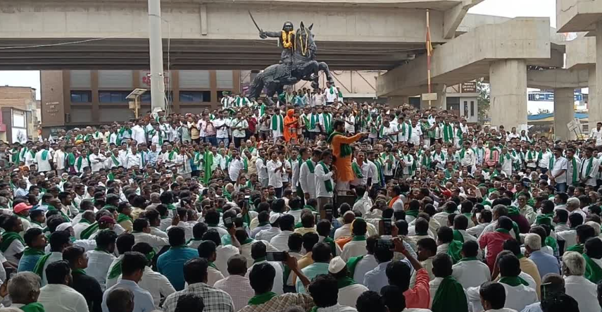 Farmers stage massive protest in Hubballi