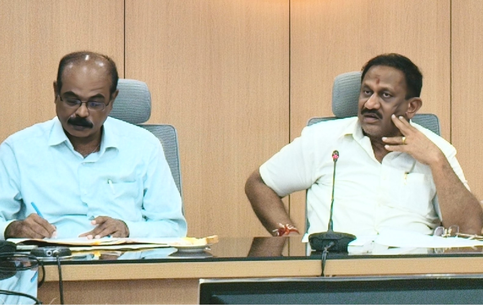 Complete UG cable works by Oct 5: CESC Chairman