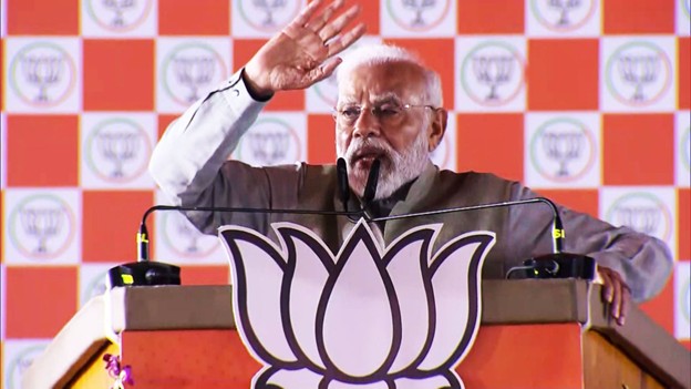 PM Modi Targets Rahul, Tejashwi; Calls RJD-Cong Alliance ‘Like Water and Oil’