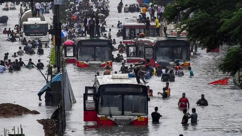 6 Dead, Hundreds Displaced in Maharashtra Floods; CM Warns Next 48 Hours Critical