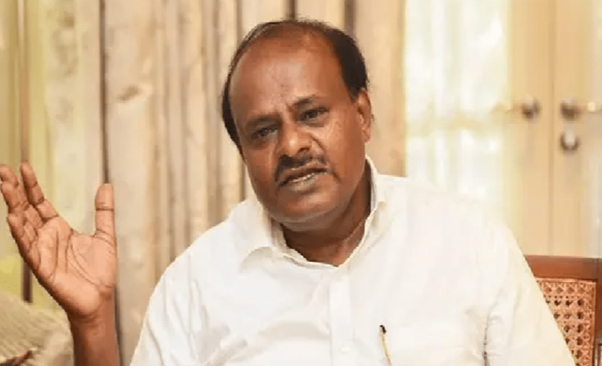 Kumaraswamy Slams CM Siddaramaiah Over Pothole Deadline Remark, Calls It Height of Irresponsibility