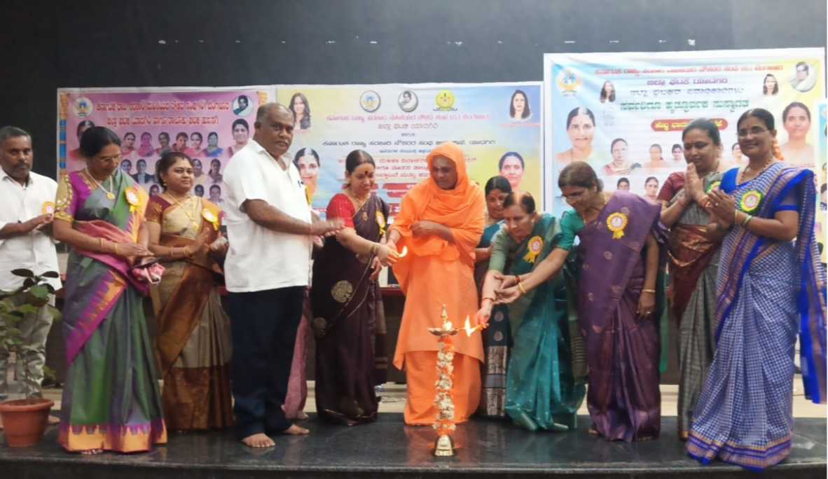 Veereshwara Swamiji Urges Women to Achieve Success Confidently