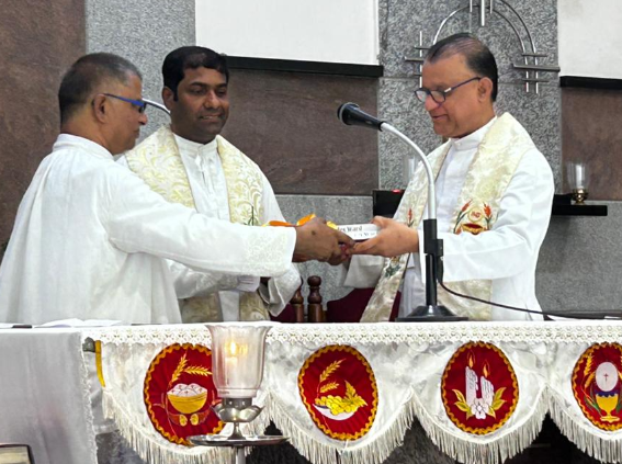 Fr Denis D’Sa assumes charge at Udupi parish