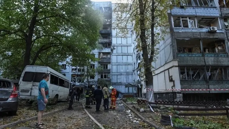 Russia strikes Ukrainian cities, three killed, dozens hurt