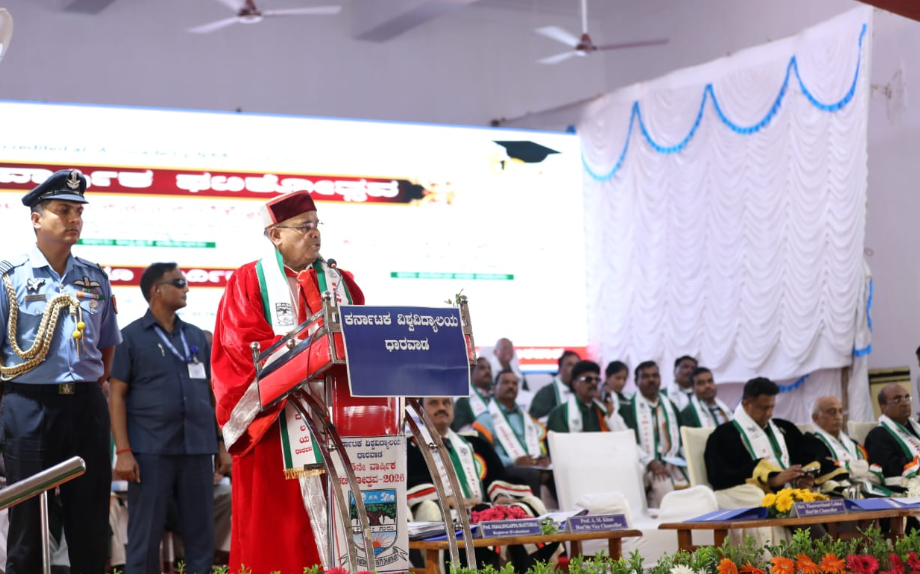 Governor Thaawarchand Gehlot urged Dharwad University graduates to embrace knowledge, innovation, and perseverance for global opportunities