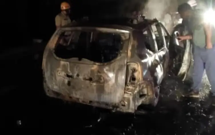 Delhi Car Gutted by Fire in Yellapur Ghat