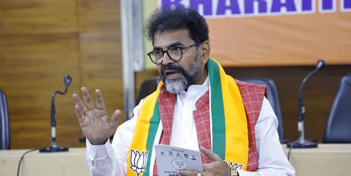 Venugopal controls Cong, not Kharge: Chalavadi