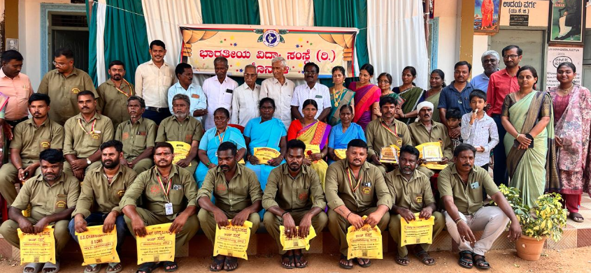 Pourakarmikas demand equal pay and job security