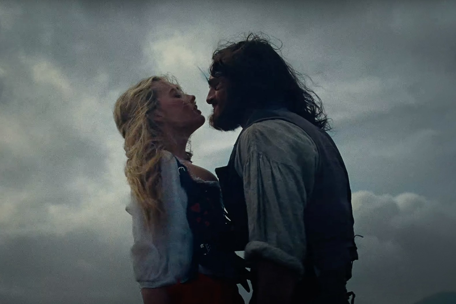 Margot Robbie, Elordi star in fiery romance