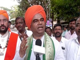 Dingaleshwar Swami of Shirahatti Mutt Opposes Caste Census