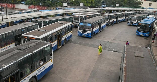 Pressure mounts to allow private buses to battle traffic chaos