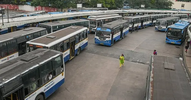 Pressure mounts to allow private buses to battle traffic chaos
