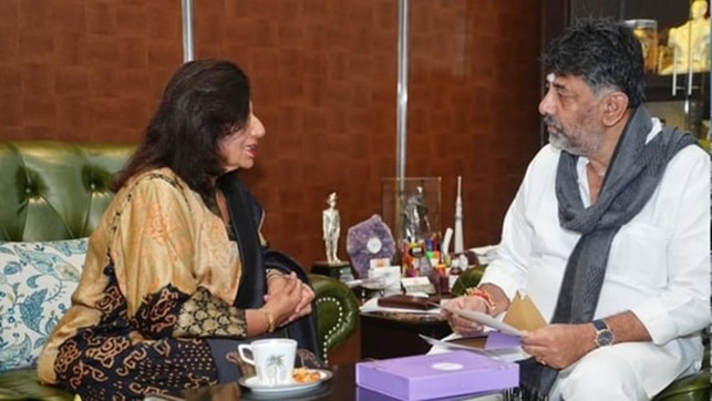DCM meets Kiran Mazumdar-Shaw after online spat over City's infrastructure