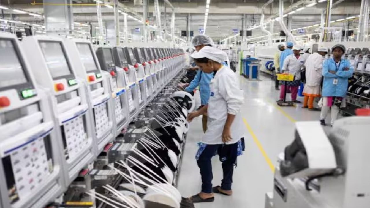 Thousands of jobs as India builds tech