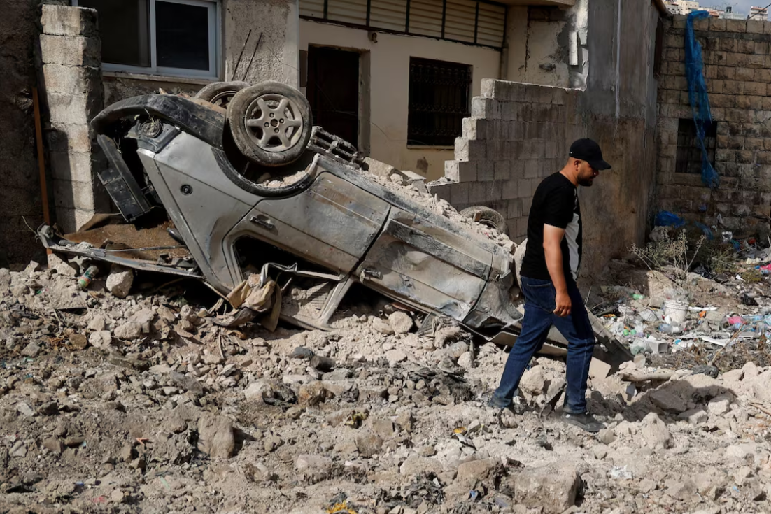 Israeli forces strike Gaza amid ceasefire violations and escalating tensions