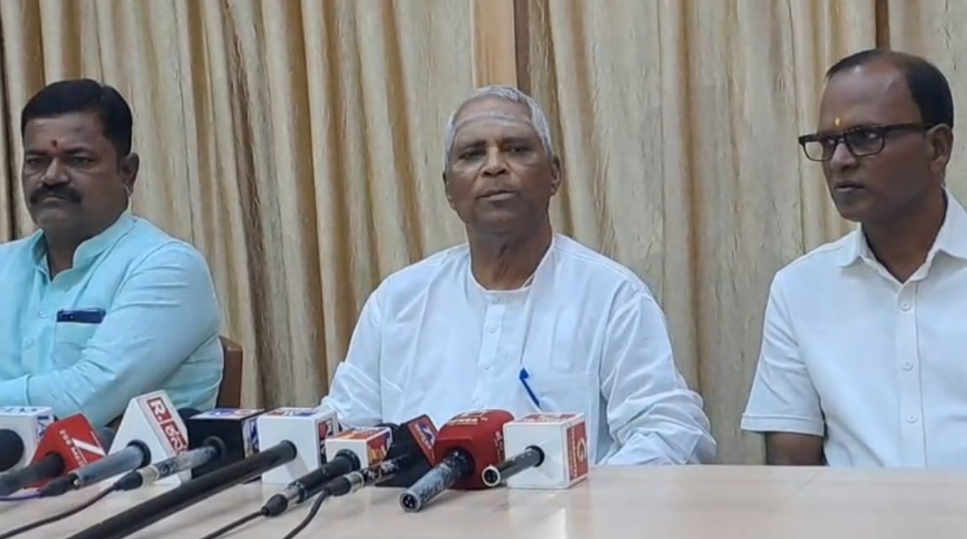 Release of funds for statues an election gimmick, Says Charantimath