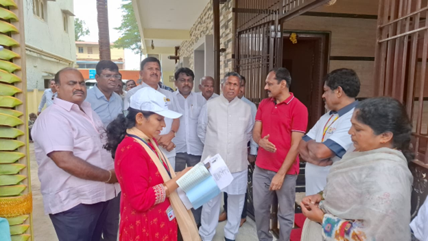 Minister conducts inspection of social survey