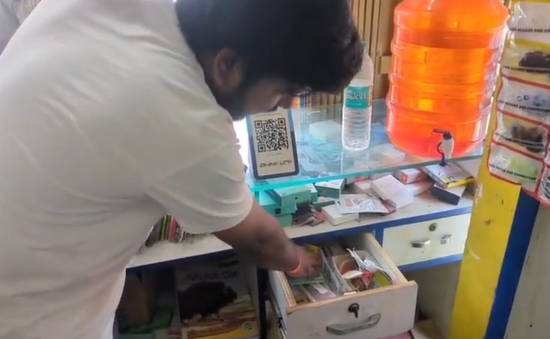 Burglars Break Into Mobile Shop Near Nelamangala Town Police Station