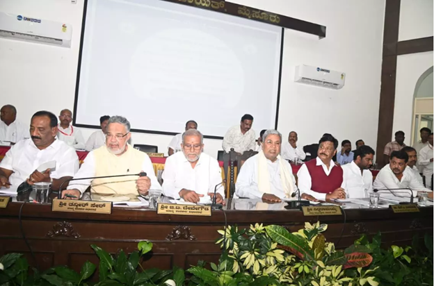 CM warns officials against making citizens run between offices
