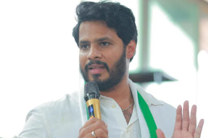 Nikhil lambasts govt over ‘expensive’ garbage collection plan