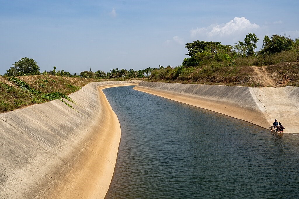 Car accident claims lives near Bhadra canal