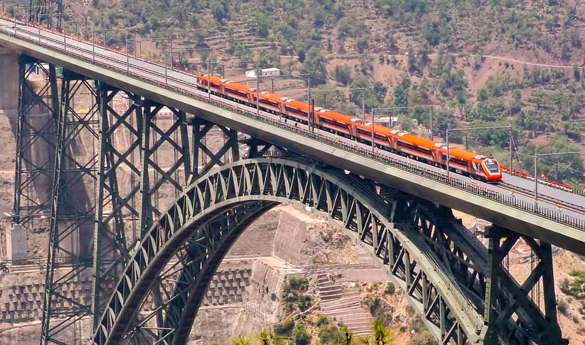 Vande Bharat links Jammu and Srinagar