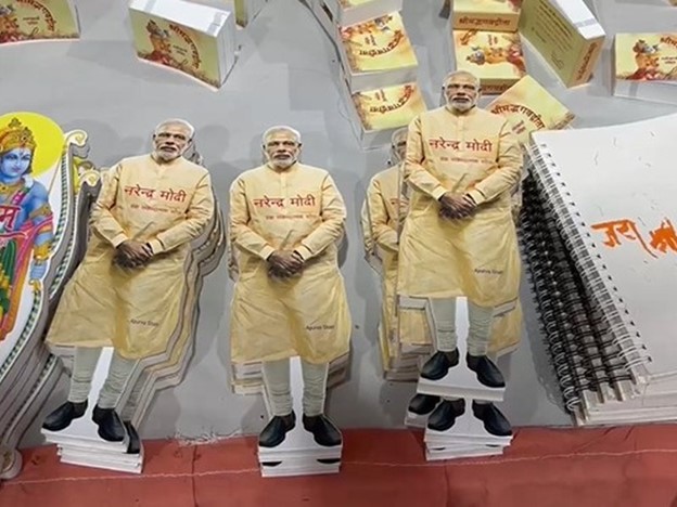 Mini Bhagavad Gita, Modi Cutout book draw crowds at book fair