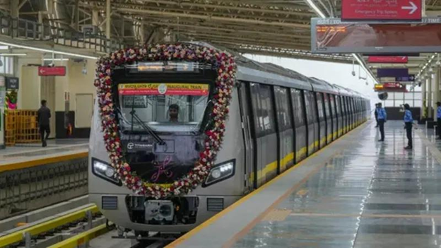 Fourth train boosts yellow line metro