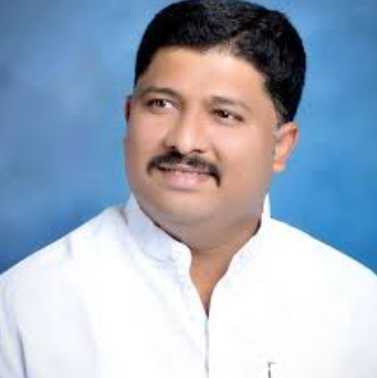 Congress Leader Mateen Patel’s Gun Dance at Wedding Sparks Controversy