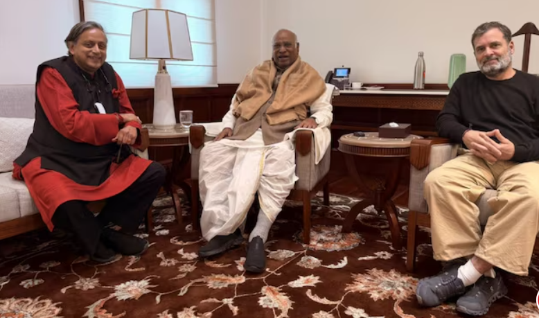 Shashi Tharoor Meets Rahul Gandhi & Mallikarjun Kharge