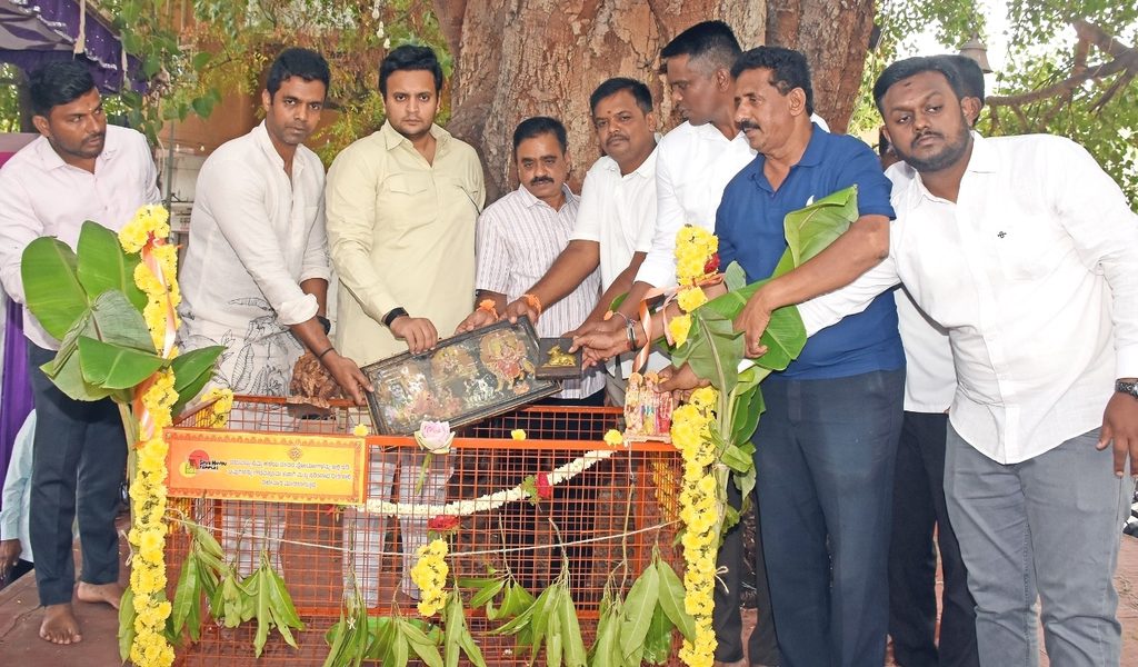 MP Yaduveer launches ‘Save Hindu Temples’ initiative