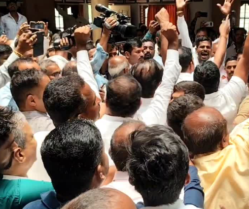 Financial meeting turns chaotic at Panchamasali Math