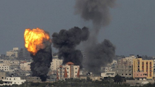 Israel presses Hamas to surrender amid heavy strikes in Gaza