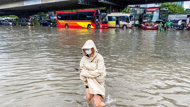 Floods ravage Central Vietnam, 9 dead, dozens missing