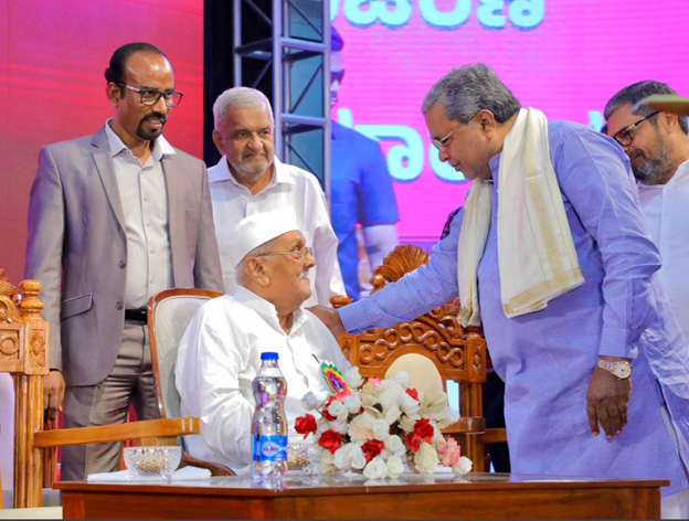 CM Confers Devaraj Urs Award on Veteran Journalist Kalle Shivottama Rao