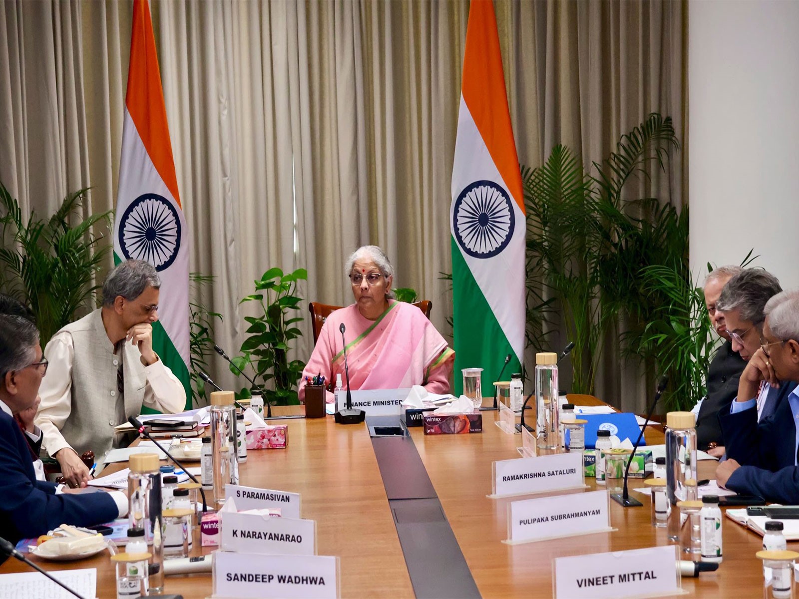 FM Holds Pre-Budget Talks With Infrastructure, Energy Experts