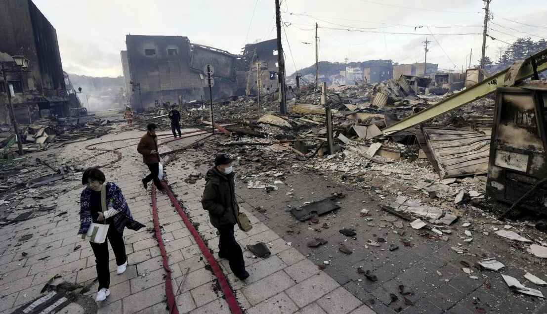 Strong quake shakes Japan; fears of bigger tremor