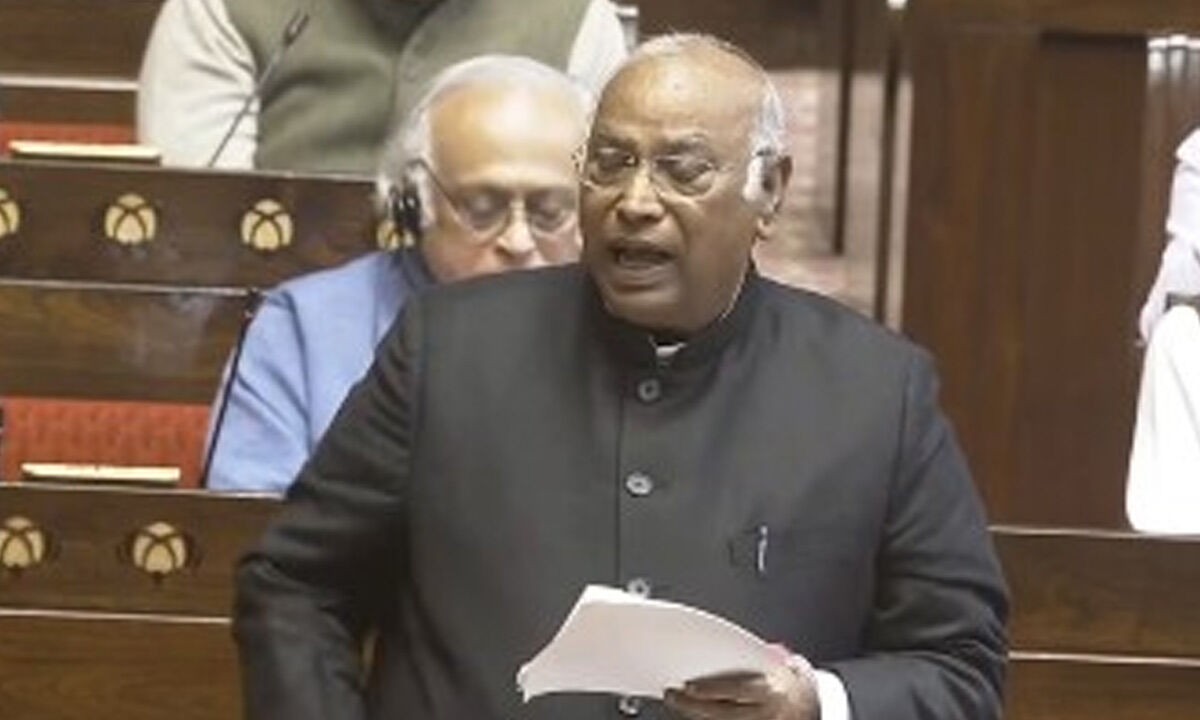 Kharge slams govt over India-US Trade Deal threats