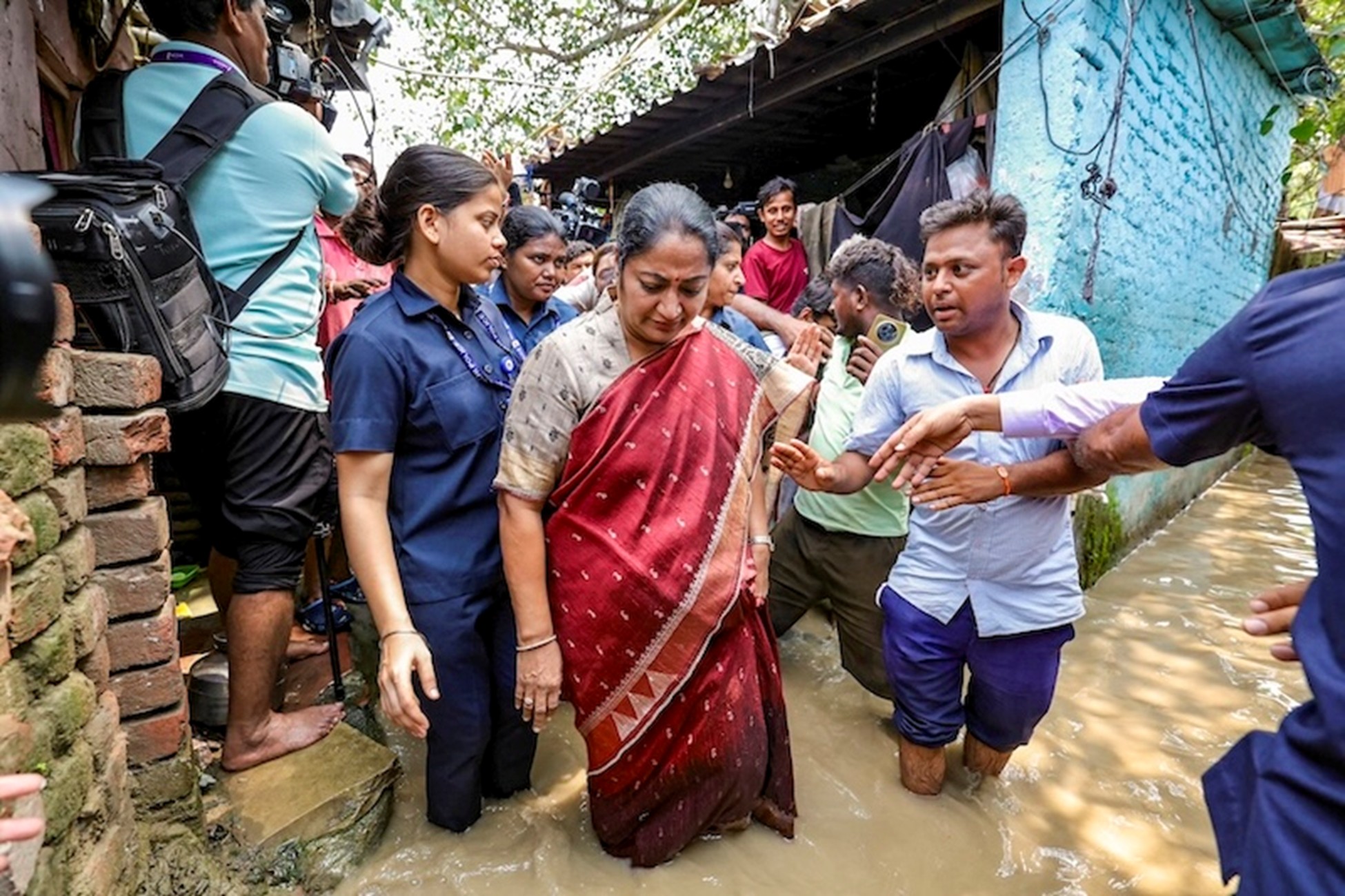 CM Rekha Gupta visits Loha Pul, pledges aid