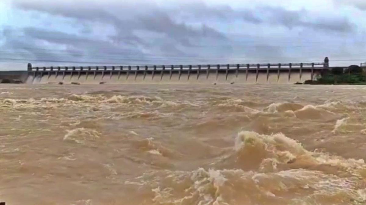 Traffic Suspended on Gangavathi-Kampli Bridge