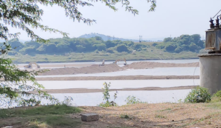 Illegal sand mining rises in Yadgir; allegations of officials aiding mafia