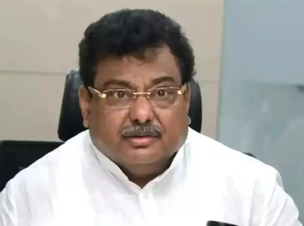 Patil Questions Yatnal Stand on BJP Campaign