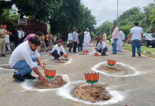 BJP protests over potholes and garbage problems