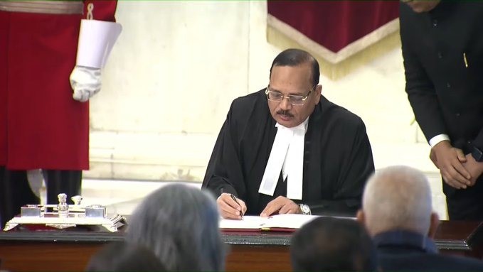 Kant swron in as 53rd CJI