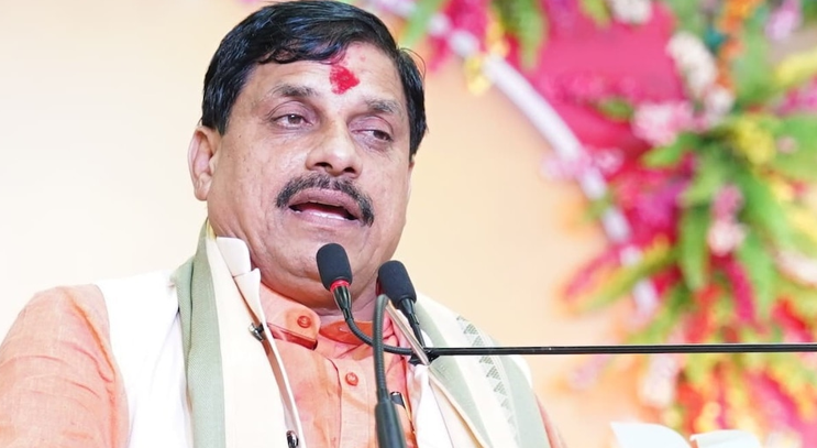 MP CM offers prayers at Maa Janaki Temple, blends faith with politics