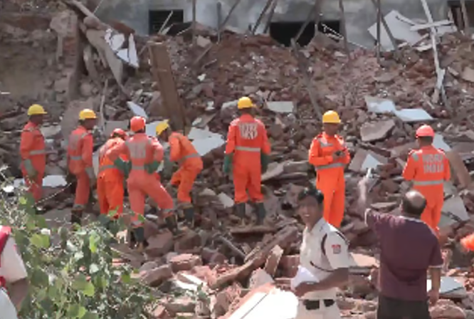 Daryaganj Building Collapse Claims Three Lives