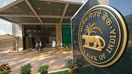 Investors rush into India’s short-term bond market
