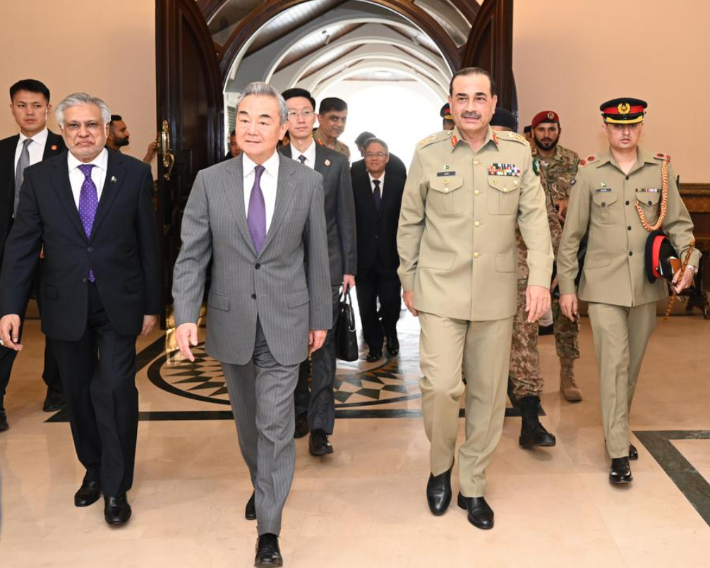 China’s Wang Yi Meets Pakistan Army Chief General